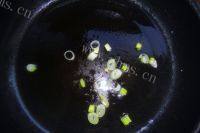 家常菜绿豆芽炒韭菜做法图解4)