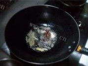 味美的鲢鱼炖豆腐做法图解2)