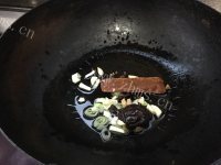 DIY香菇炖鸡腿做法图解4)