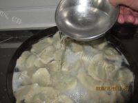 美味的韭菜鸡蛋虾皮饺子做法图解10)