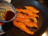 色味俱佳的芥末三文鱼做法图解6)