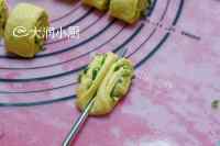 自制南瓜葱花卷做法图解7)