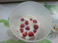 简单版-草莓奶昔的做法图解三
