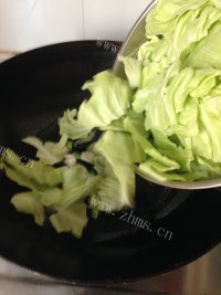 独特的手撕包菜做法图解7)