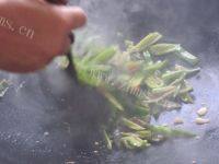腊肉炒青椒做法图解6)