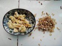家常核桃枸杞炒韭菜做法图解1)