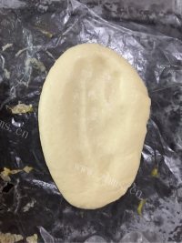 可口香葱培根沙拉面包做法图解9)