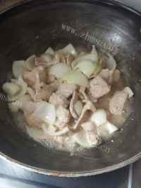 家常菜杂蔬炒肉片做法图解7)