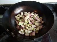 美味的牛肉丁扁豆饭做法图解6)