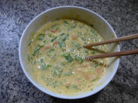 美味的芹菜虾肉鸡蛋饼做法图解9)