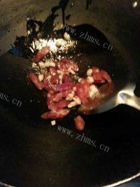 自制腊肠炒豆角做法图解3)