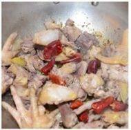 好吃鸡肉炖粉条做法图解8)