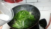 美味的八爪鱼炒韭菜做法图解6)