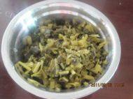 家常菜酸菜炒金针菇做法图解2)