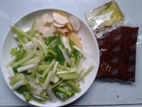 家常菜麻辣水煮鱼做法图解2)