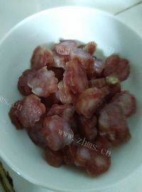 香喷喷的腊肠炒蒜苗做法图解2)