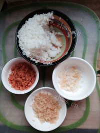 美味的干贝鸡肉粥做法图解1)