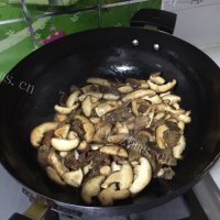 家常菜香菇炒青菜做法图解9)