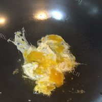 美味的蛋炒河粉做法图解2)