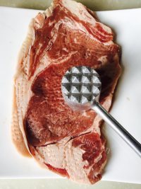美味的香煎牛排做法图解2)