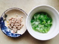 营养蔬菜烂面粥做法图解4)