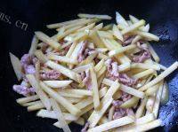 家常菜土豆炒肉丝做法图解3)
