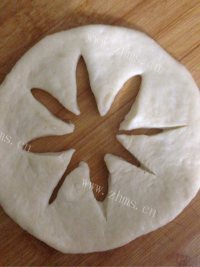 简易花瓣面包做法图解5)