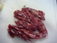 在家做的荷兰豆炒腊肠做法图解3)
