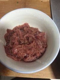 家常菜青椒肉丝做法图解2)