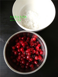 特色微波蔓越莓果脯做法图解1)