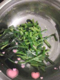 家常菜菠菜猪肝汤做法图解2)