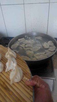 美妙的豆角馅饺子做法图解4)