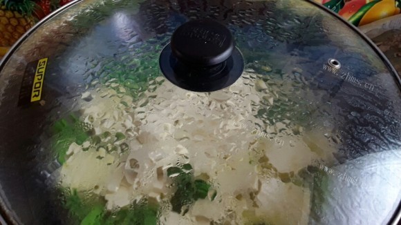 芳香四溢的小白菜炖豆腐