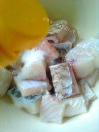 食欲满满的草鱼炖豆腐做法图解1)