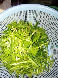 唇齿留香的韭菜炒鸡蛋做法图解1)