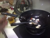 家常青椒豆皮炒肉做法图解2)