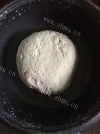 美味的韭菜鸡蛋菜卷做法图解2)
