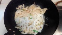 妈妈最爱的糖醋藕片做法图解6)