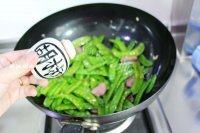 家常菜腊味荷兰豆做法图解9)