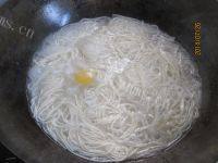 美味的洋葱鸡蛋面做法图解10)