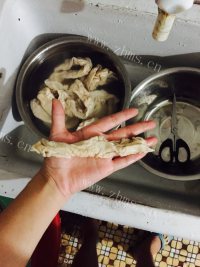 家常菜尖椒肥肠做法图解2)