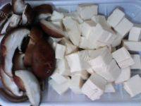 家常菜香菇豆腐汤做法图解1)