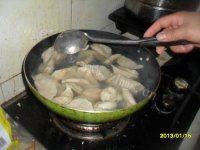 自己做的猪肉胡萝卜水饺做法图解19)
