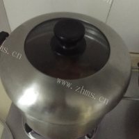 美味的玉米胡萝卜排骨汤做法图解10)