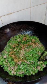 家常菜肉末豆角做法图解9)