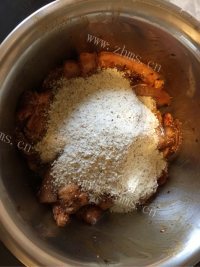 香喷喷的粉蒸肉做法图解4)