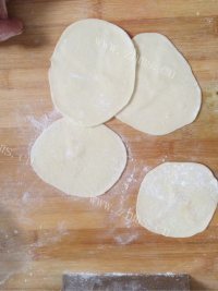 美味的水煎小笼包做法图解4)