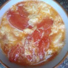 色泽鲜亮的番茄蛋汤