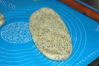 自制黑芝麻土司做法图解6)