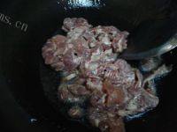 家常菜肉片炒芥兰做法图解6)